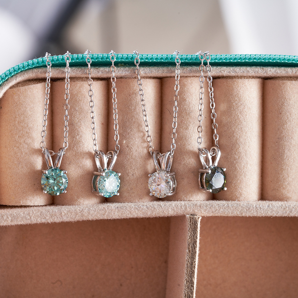 Ventas transfronterizas calientes S925 plata collar de piedra de moissan mujer lindo conejo micro colgante colgante clavícula de moda lo mismo