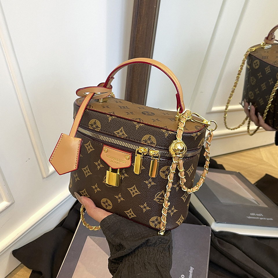 跨境25新款女复古盒子链条小方盒子包时尚百搭单肩斜挎手提包款