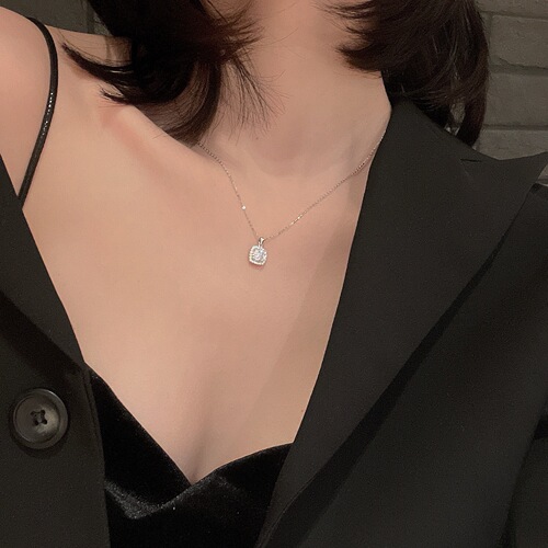 Square Zircon Necklace, Minimalist and Elegant Choker with Subtle Style, Short Fashionable Choker