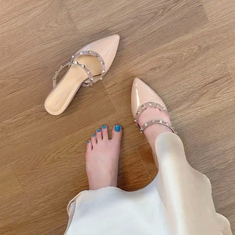 Remaches puntiagudos zapatos de tacones gruesos para mujeres verano 2026 nuevas sandalias con hebilla en el hogar zapatos casuales image 4