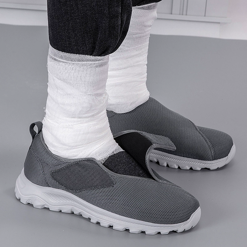 Повседневная спортивная обувь на липучке большого размера для пожилых людей с широкими и опухшими ногами для мужчин и женщин, новые весенне-летние прогулочные туфли на мягкой подошве для людей среднего и пожилого возраста.