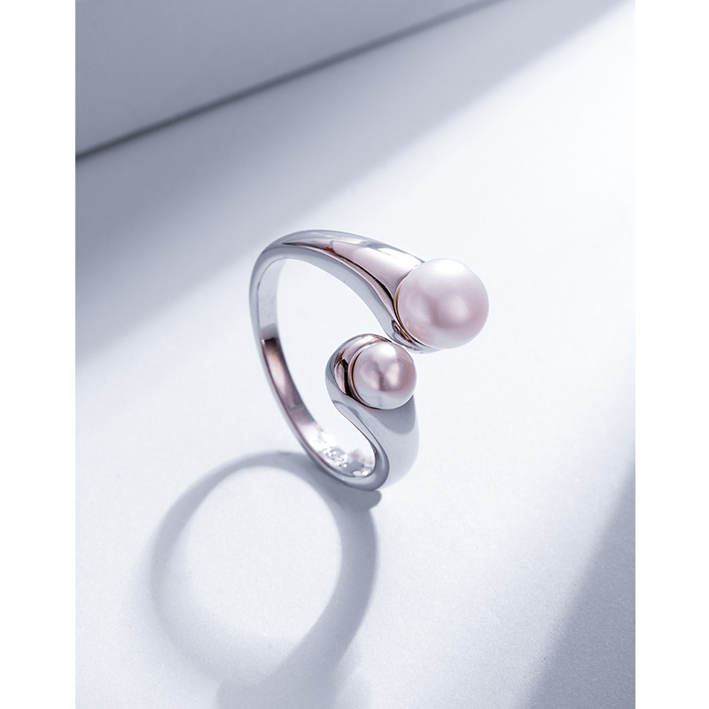 Anillo de perlas de agua dulce de plata esterlina S925 anillo de diseño de nicho femenino sentido Otoño e Invierno anillo de lujo ligero de alto grado anillo ajustable
