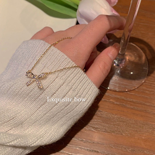  New Bow Necklace Women's Light Luxury Niche Design Necklace Style High-End Clavicle Chain