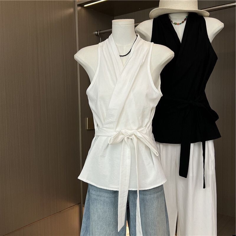Korean Style Halter Neck Sleeveless Shirt for Women, Summer 2026 New Style, Sexy and Stylish, Waist-Cinching Tank Top