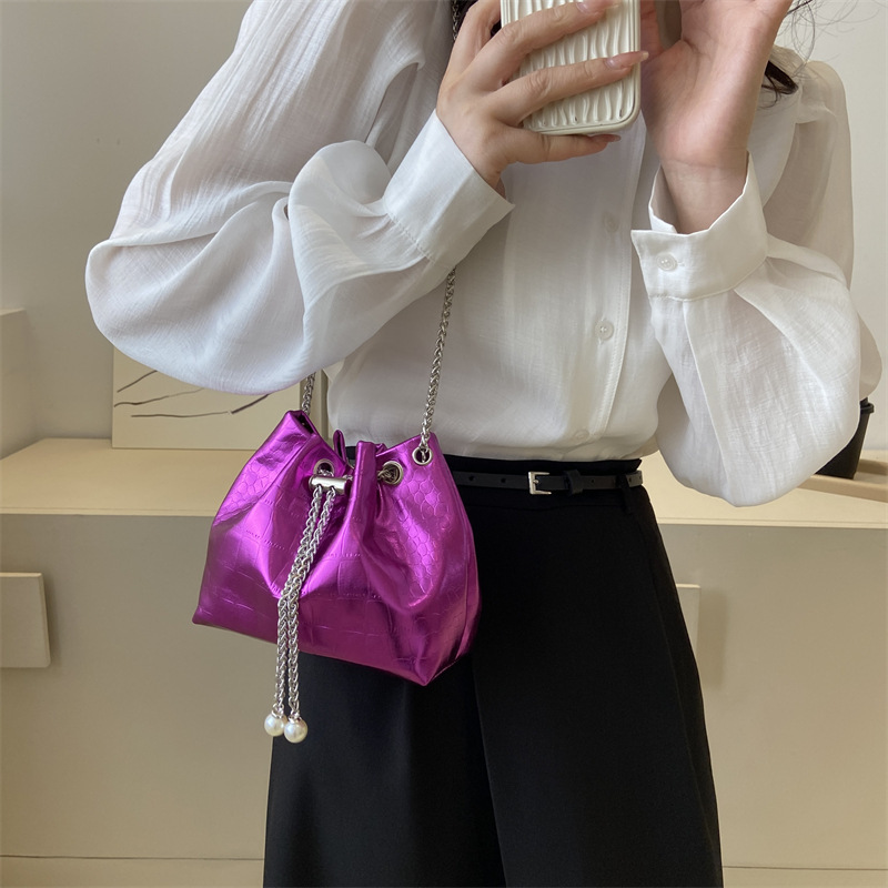 Messenger bag chain bag 2023 new style drawstring handbag women's plaid lazy style niche artistic retro bag fashion