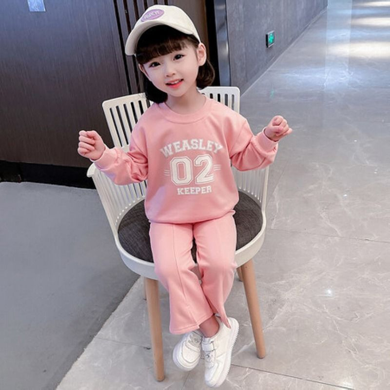 Traje para niñas Primavera y otoño 2023 Nuevo estilo occidental para niñas Suéter de estilo coreano Pantalones de dos piezas Top de moda para niños
