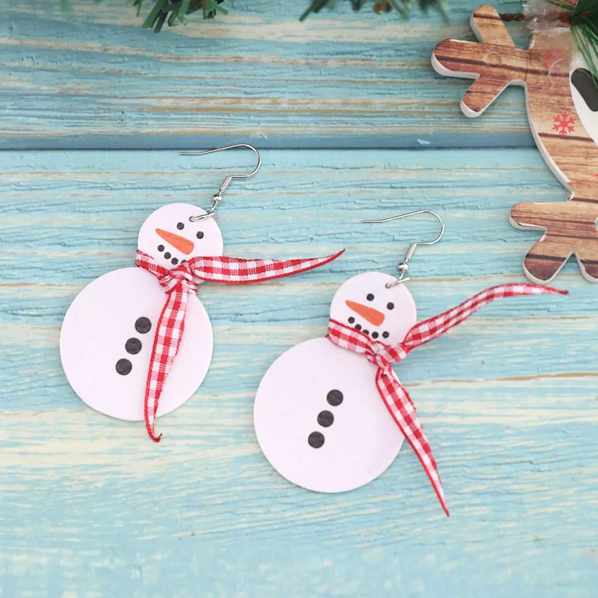 2024跨境欧美皮革圣诞节圣诞雪人吊坠耳环耳钉女圣诞礼物