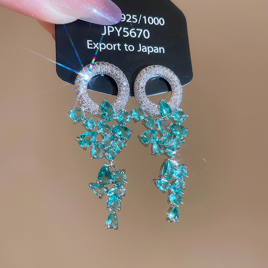 Agujas de plata transfronterizas flores de zircón aretes de bordillo estilo de moda pernos de auriculares lujosos de alto nivel de diseño de auriculares nicho
