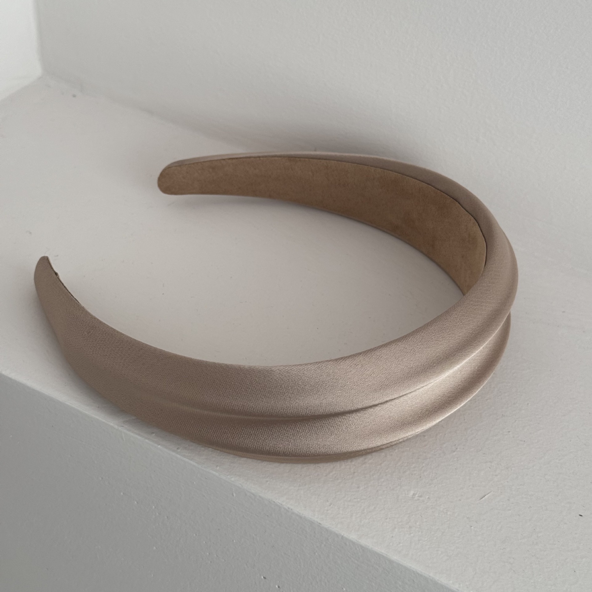 Brown glossy wide hairband