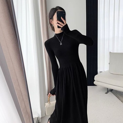 Half-high-neck black dress—autumn/winter new arrival, slimming and figure-flattering base layer dress; preppy-style, elegant, and versatile skirt.