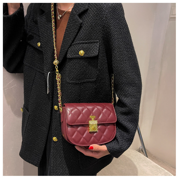 High-grade High Quality Small Bag Women's 2021 Best-selling New Type Trendy All-match Messenger Bag Chain Stylish Good Texture Saddle Bag display picture 6