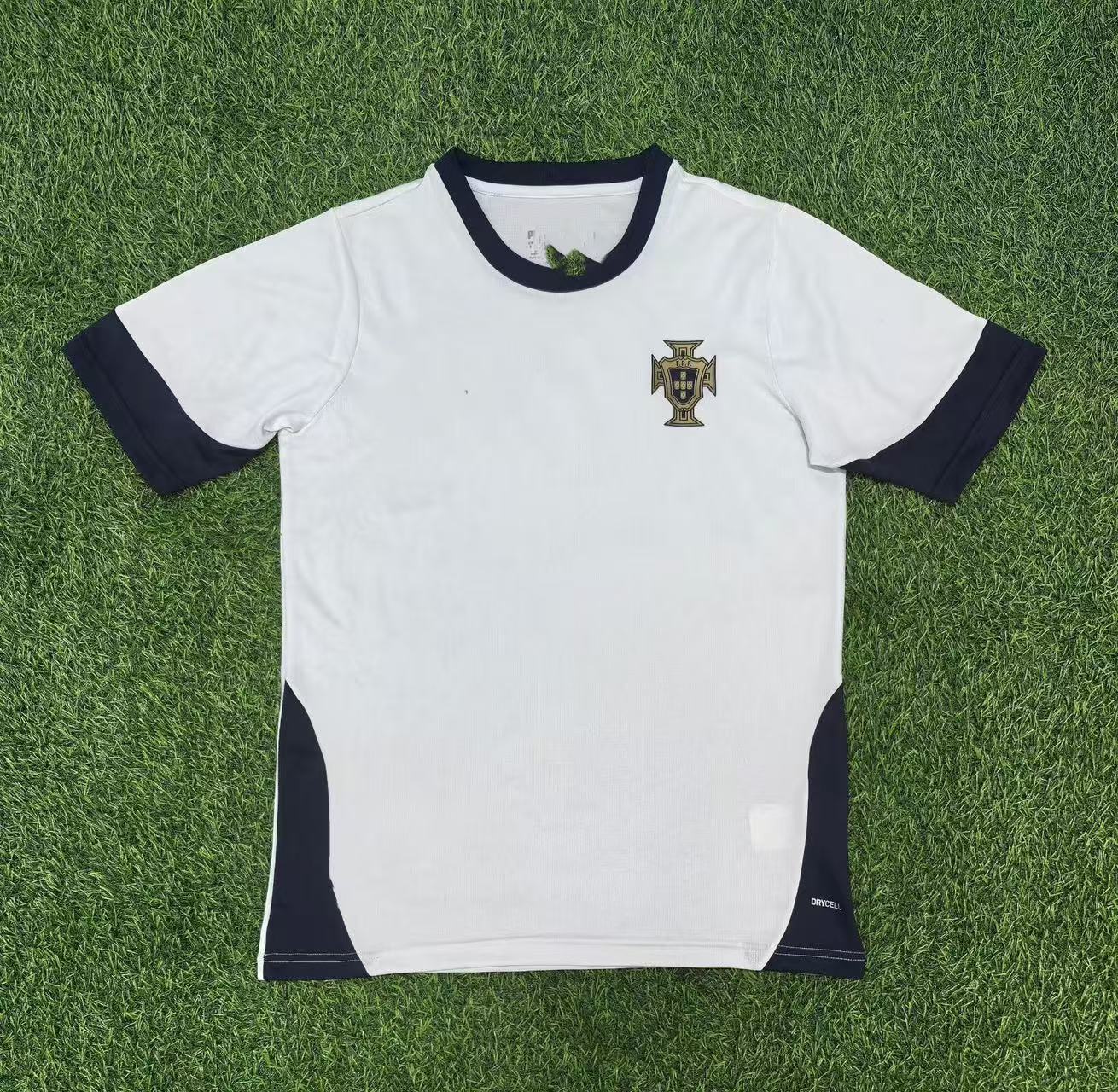 Una generación de uniformes de fútbol, nuevos uniformes de entrenamiento, camisetas, Italia AC, Barcelona, Real Madrid, Brasil, Japón, Ajax