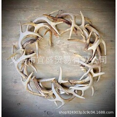 国境を越えたクリスマスの鹿の角の花輪の装飾品の置物の設計は鹿の角の家庭の庭の装飾の農舎の樹脂をシミュレーションします。