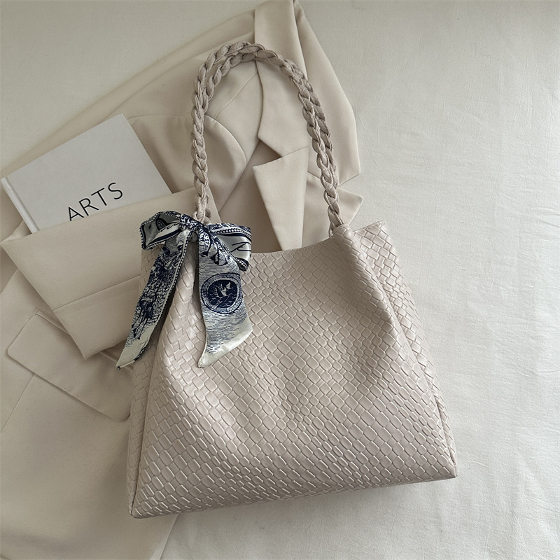 Bolsos de alta capacidad de mujeres rojas de alta calidad, mochila de textura de moda, bolsas de viaje populares, primavera y verano 2025.