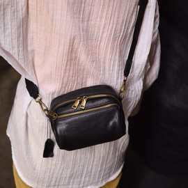 原创上新女包复古头层牛皮收纳化妆品斜挎包真皮通勤百搭款