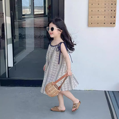 清涼女童連衣裙2024夏裝裙子韓系藏藍色小花可愛系帶寬鬆吊帶裙