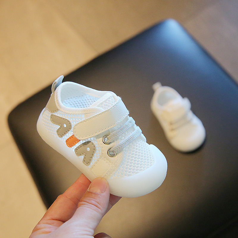 2024 nueva primavera y verano zapatos de bebé suave inferior antideslizante Walker zapatos para hombres y mujeres bebé malla transpirable zapatos individuales