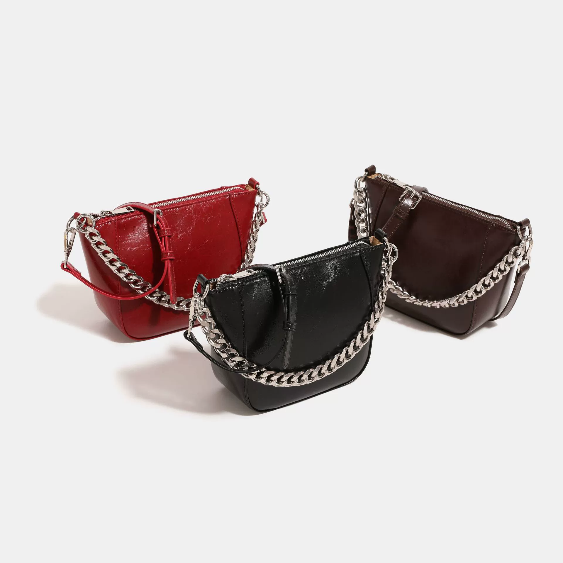 Fashionable chain, underarm bag, one-shoulder bag, city style, high-quality style