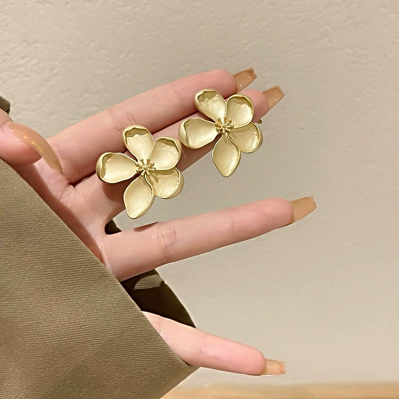 Серебряная игла, модные серьги ретро-дизайн, образец 925 пробы, с цветами, европейский стиль, тренд сезона