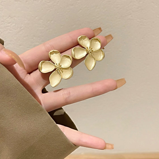 S925 silver needle elegant matte texture Flower vintage stud earrings for women European and American exaggerated elegant design fashion earrings