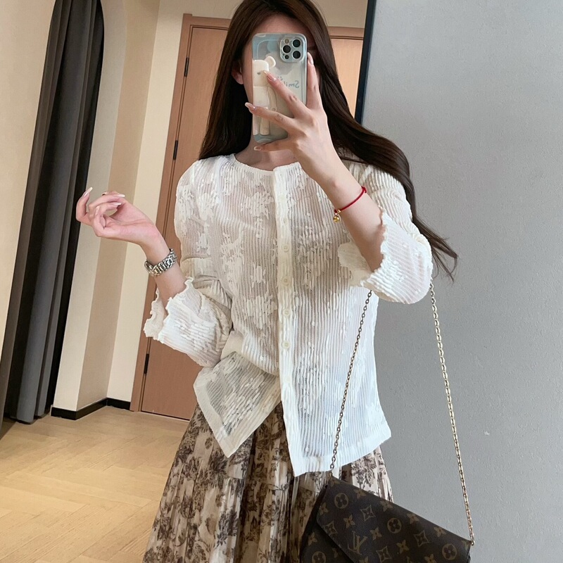 Sweet and atmospheric embossed floral lace slim-fit long-sleeve blouse for women, 2026 new model