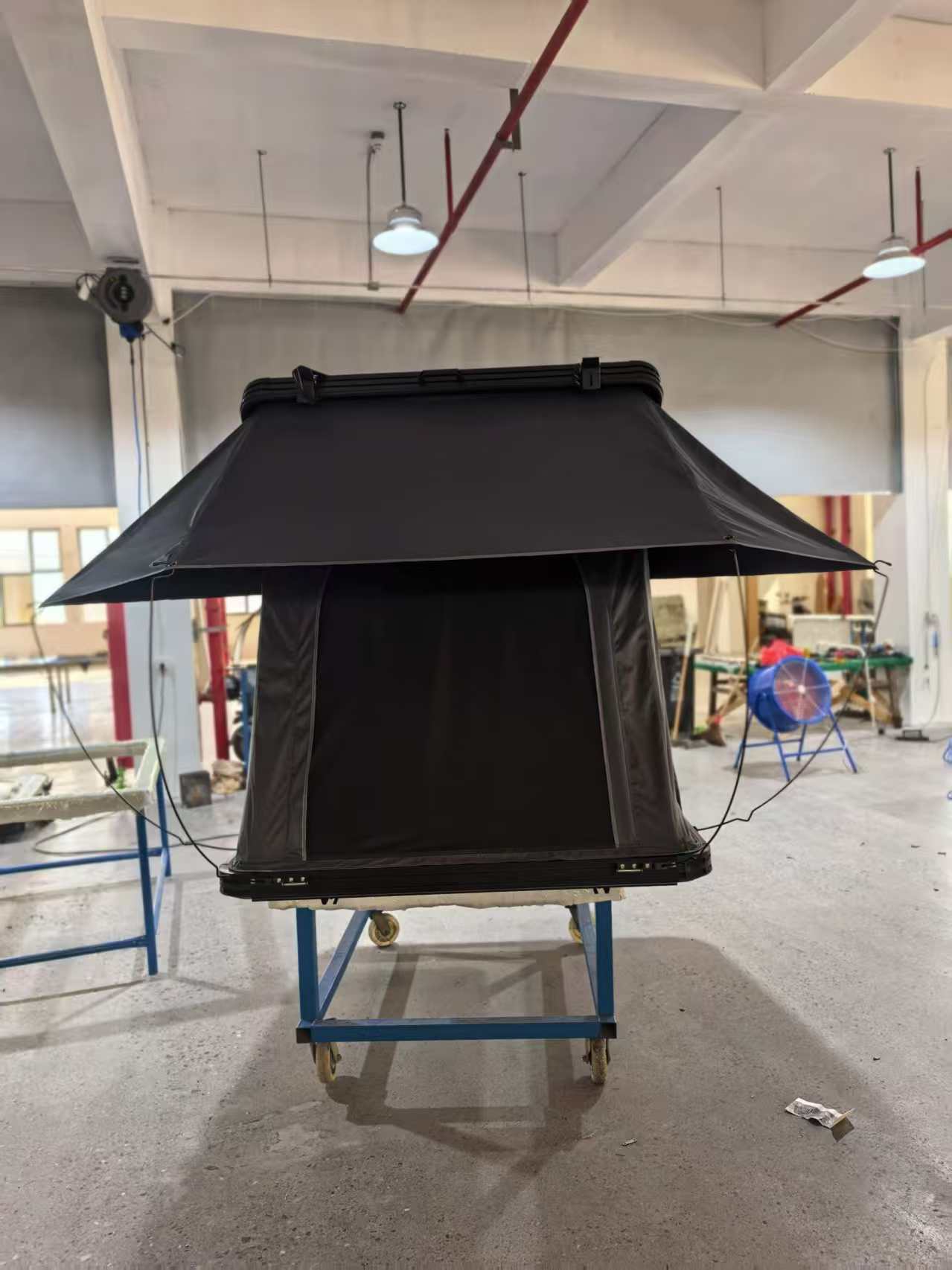 Customized Car-Mounted Tent Camping Equipment Automatic Triangular Aluminum Alloy Hard-Shell Triangular Diagonal Support Car Roof Tent