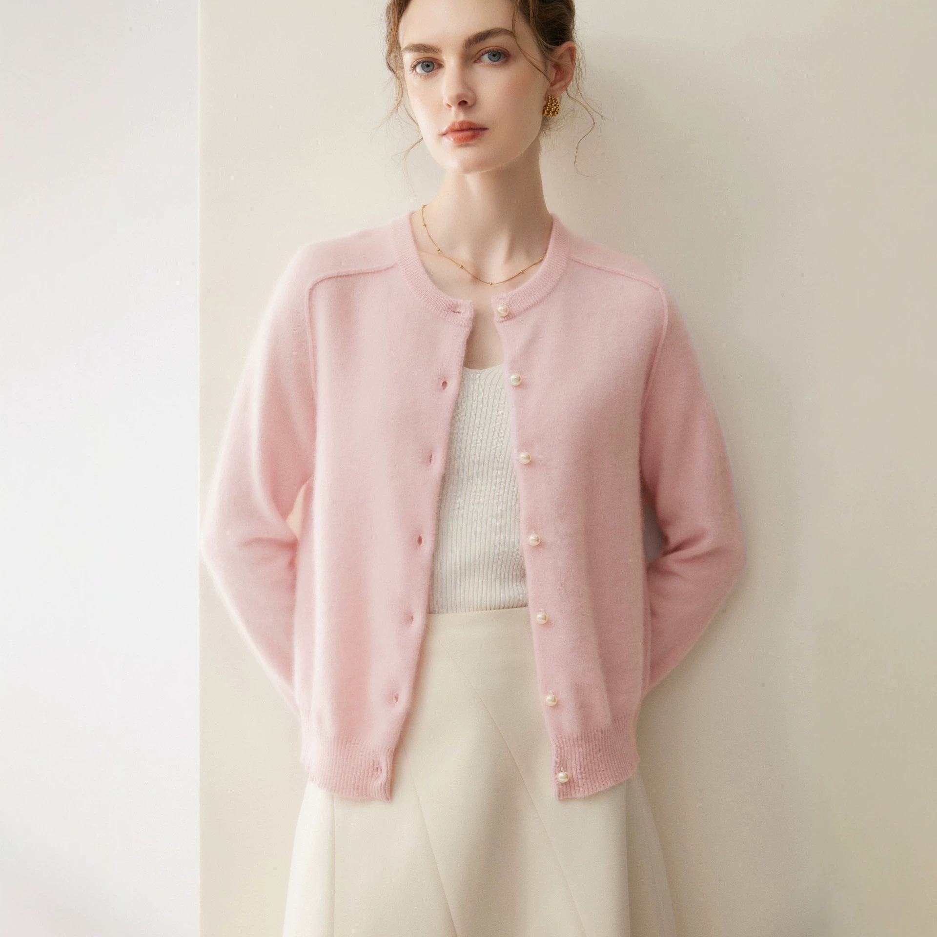 100% cashmere cardigan, women's round-neck, saddle-shoulder knit sweater, pearl-buttoned, stylish top, soft and comfortable against the skin