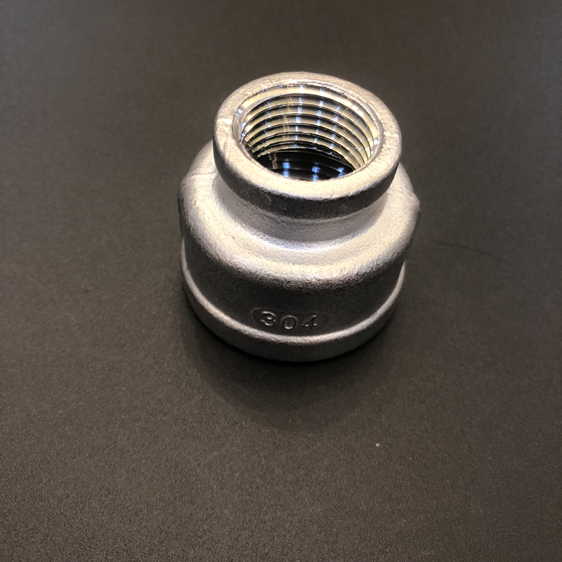 304 acero inoxidable rosca de acero inoxidable tamaño reducido cabeza de acoplamiento acoplamiento de tubería de agua accesorios de plomería acoplamiento de tubería de rosca interna acoplamiento D