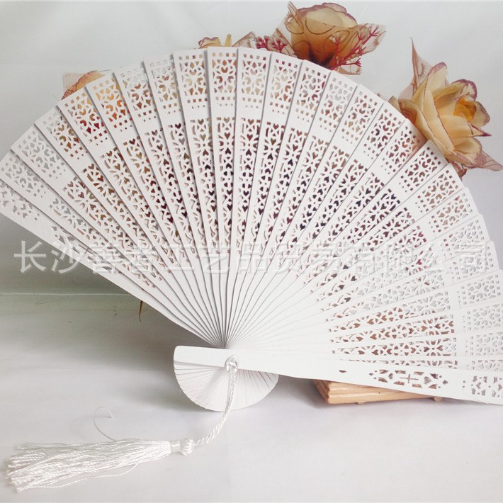 En stock colorido fragante ventilador de madera al por mayor mujer plegable bolsa de ventilador borla hueco tallado ventilador plegable ventilador de madera