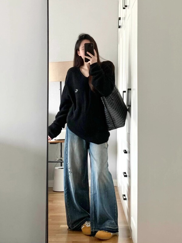 黑色套头宽松V领刺绣毛衣女秋冬2025新款慵懒加厚针织打底衫上衣|undefined