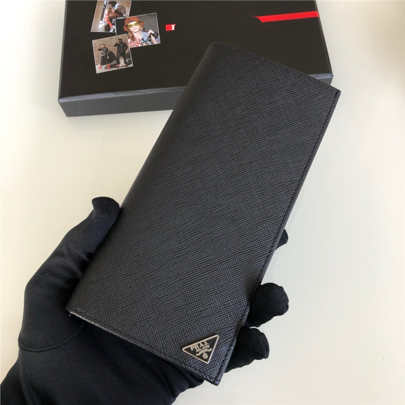 European and American P Brand Men's Suit Leather Wallet with Metal Logo Label, Document Holder, Passport Protective Leather Case 2m0836 European and American P Brand Men's Suit Leather Wallet with Metal Logo Label, Document Holder, Passport Protective Leather Case 2m0836