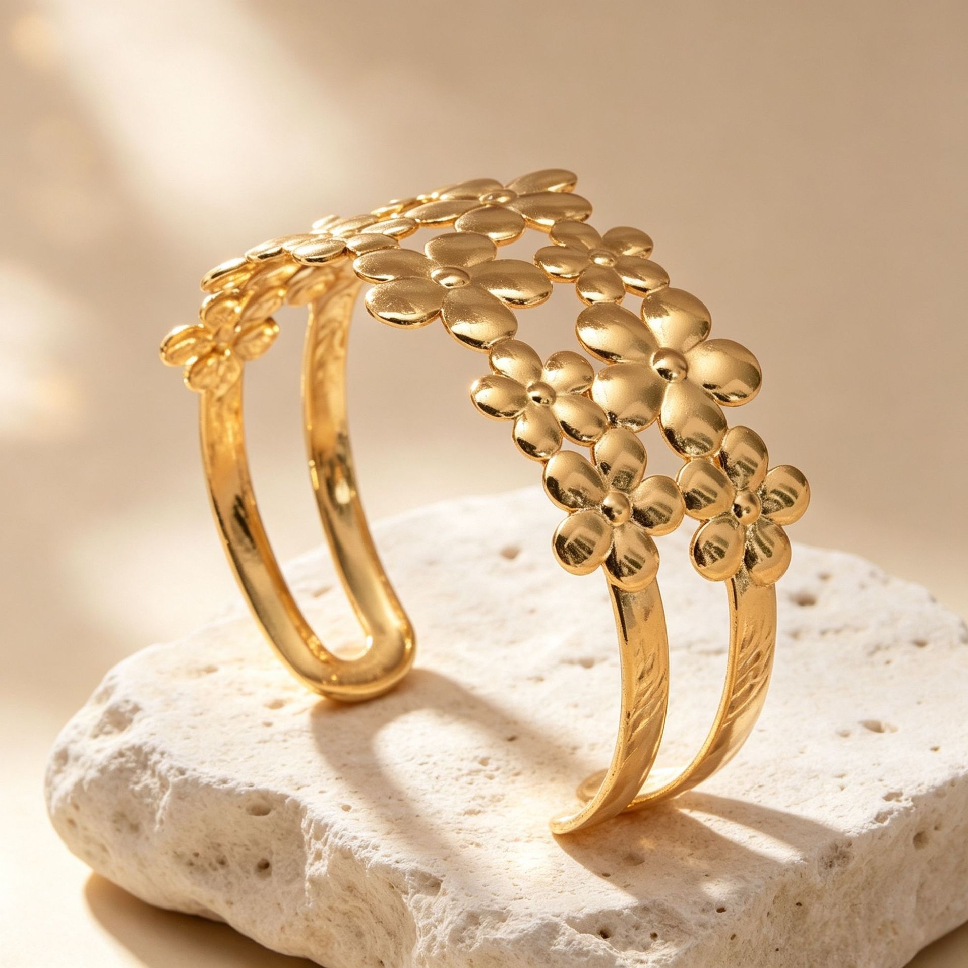 Brazalete de borde ancho de oro europeo y americano retro joyas de alta calidad flores huecas esmalte pulsera joyas de acero inoxidable galvanizado
