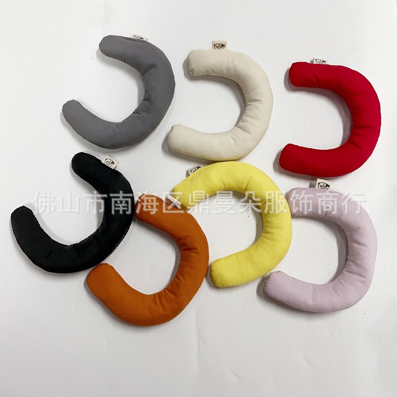 New Cotton-filled Logo Curved Three-dimensional C- shaped Mobile Phone Case Wrist Trendy Bag C- shaped Wrist Cotton-filled Accessories