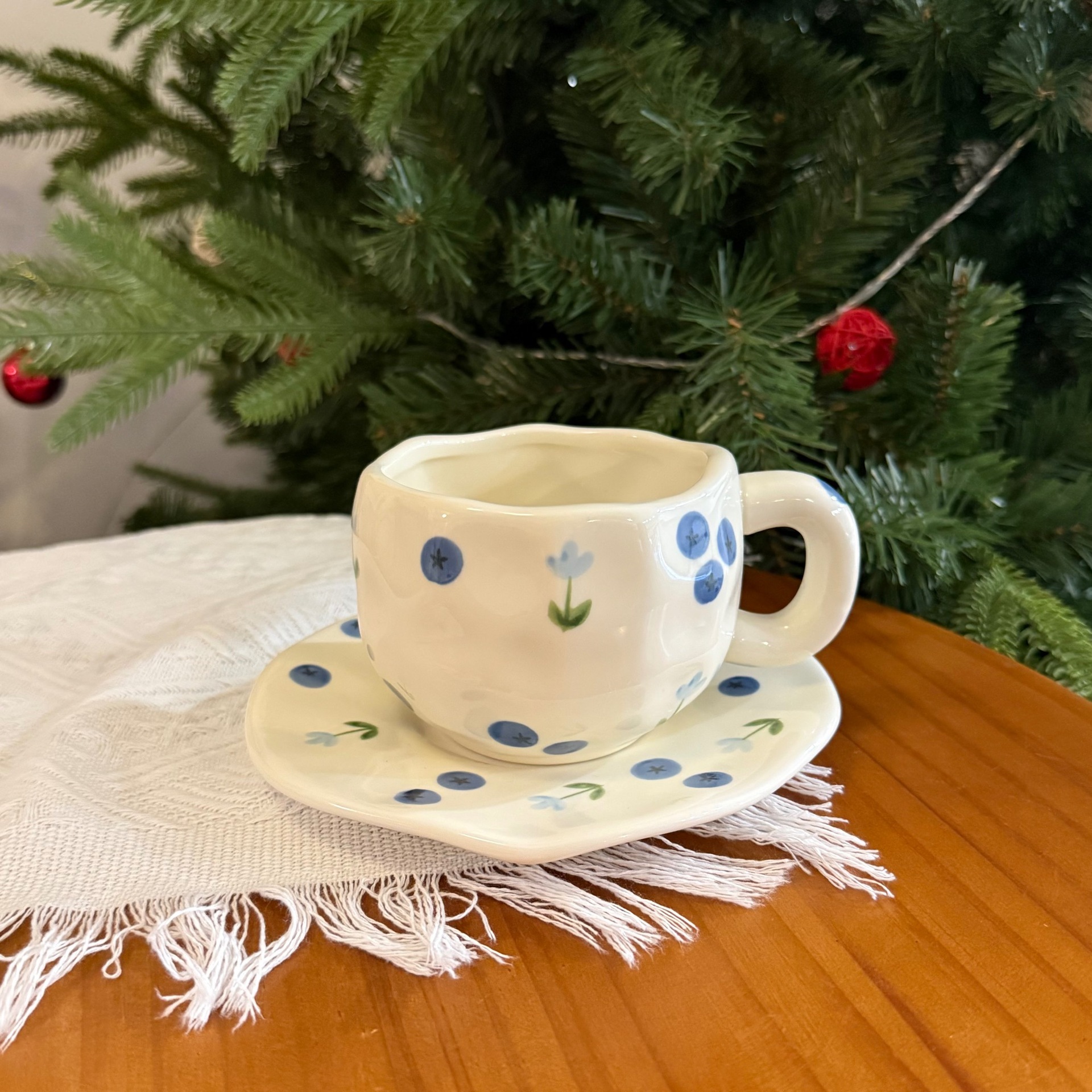 Tazas y platos de cerámica de flores retro de estilo coreano, tazas y platos de café irregular pellizcado a mano, tazas y platos de té de la tarde