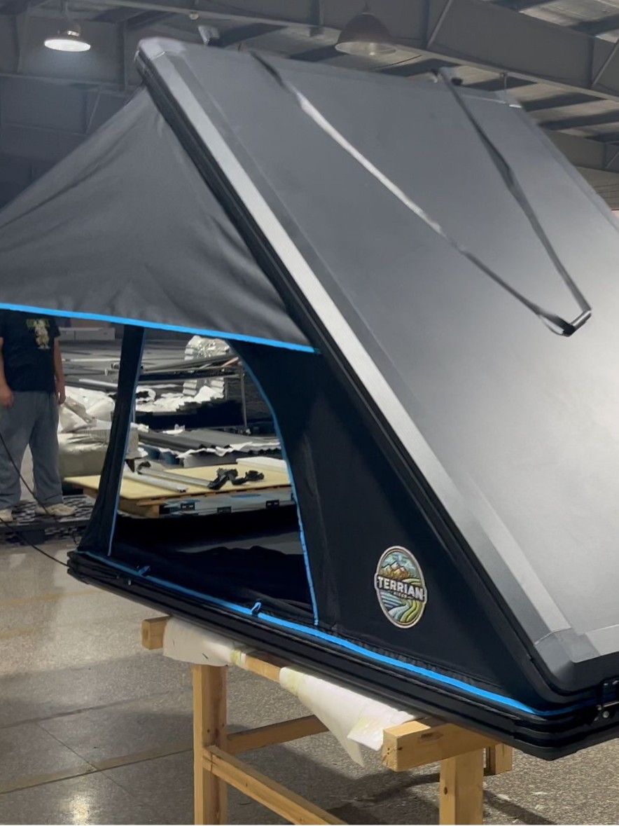 Yanghandi 100% impermeable de aluminio triángulo de cinco lados tienda de techo