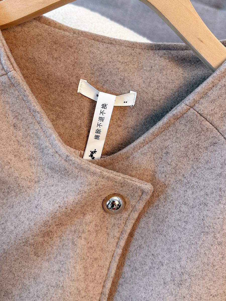 A new winter woolen coat for overweight women weighing 130-350 pounds, a Korean-style fashionable and high-end windbreaker