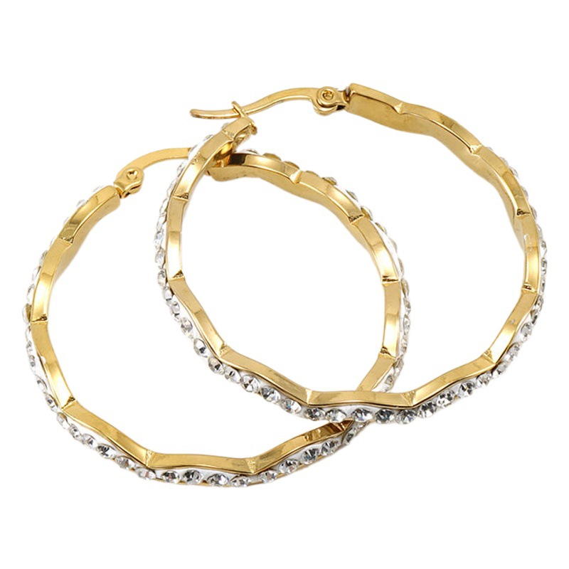 Nueva RED DE ACERO INOXIDABLE europea y americana rojo TikTok pendientes de diamantes redondos femeninos 18K oro ola simple todo-fósforo joyería femenina