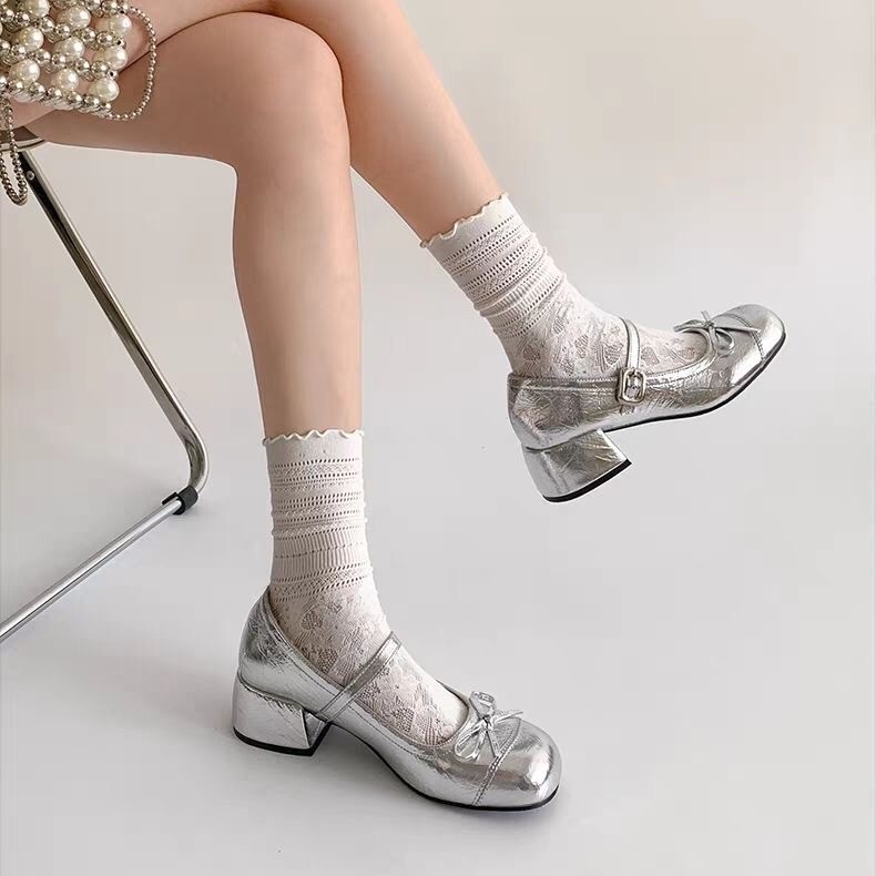 Silver bow Mary Jane shoes for women, 2026 new French style, chunky heel, single strap, elegant, suitable for pairing with skirts, for outdoor wear Silver bow Mary Jane shoes for women, 2026 new French style, chunky heel, single strap, elegant, suitable for pairing with skirts, for outdoor wear