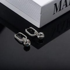 2021 New Niche Exquisite Ear Clasp Design, High-End Elegance, Fashionable Cold Style Earrings, Simple and Versatile Ear Accessories