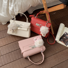 小众设计凯莉包女式2026新款荔枝纹手提质感斜挎包简约日常通勤包