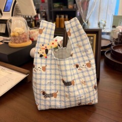ソーセージと犬の弁当のカバンと弁当のカバンが可愛いです。