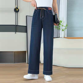 精致的工艺和高品质面料，让牛仔裤更加有档次和品质感。