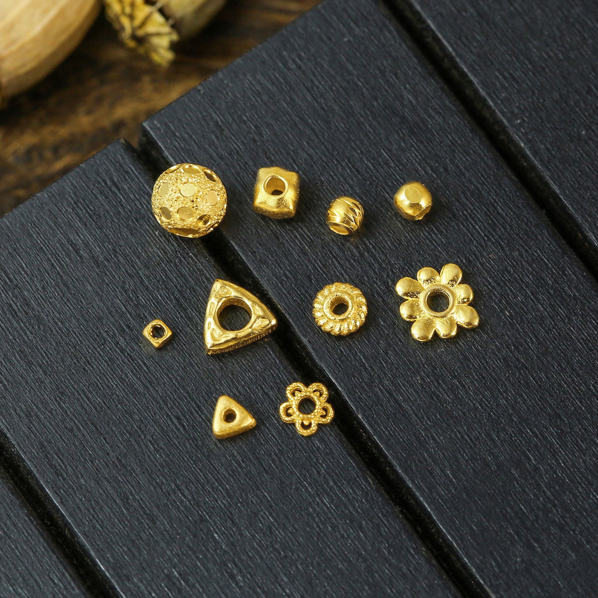 Full Body S925 Sterling Silver Electroplated 24K Gold Triangle Hammer Pattern Broken Silver Twisted Line Spacer diy Wear Bead Small Accessories