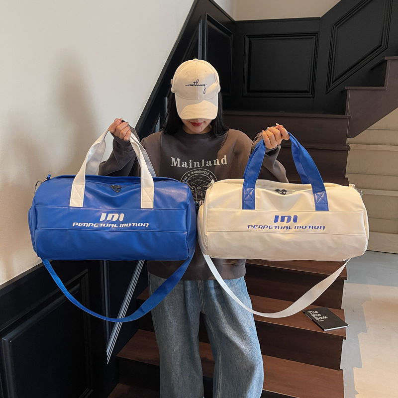 Bolsa de ejercicios mayorista de gran capacidad de separación seca y húmeda bolso deportivo de tendencia de cuero suave sensación mochila bolsa de viaje de embarque