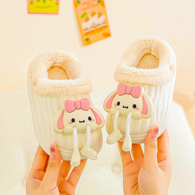 Zapatillas de algodón para niños invierno 2024 nuevos niños en el hogar interior con una base gruesa de terciopelo para niños pequeños y medianos zapatillas de algodón