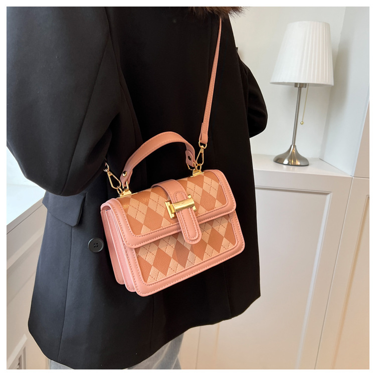 Women's Elegant Fashion Color Block Lingge Soft Surface Square Magnetic Buckle Handbag Square Bag Pu Leather Shoulder Bags display picture 6