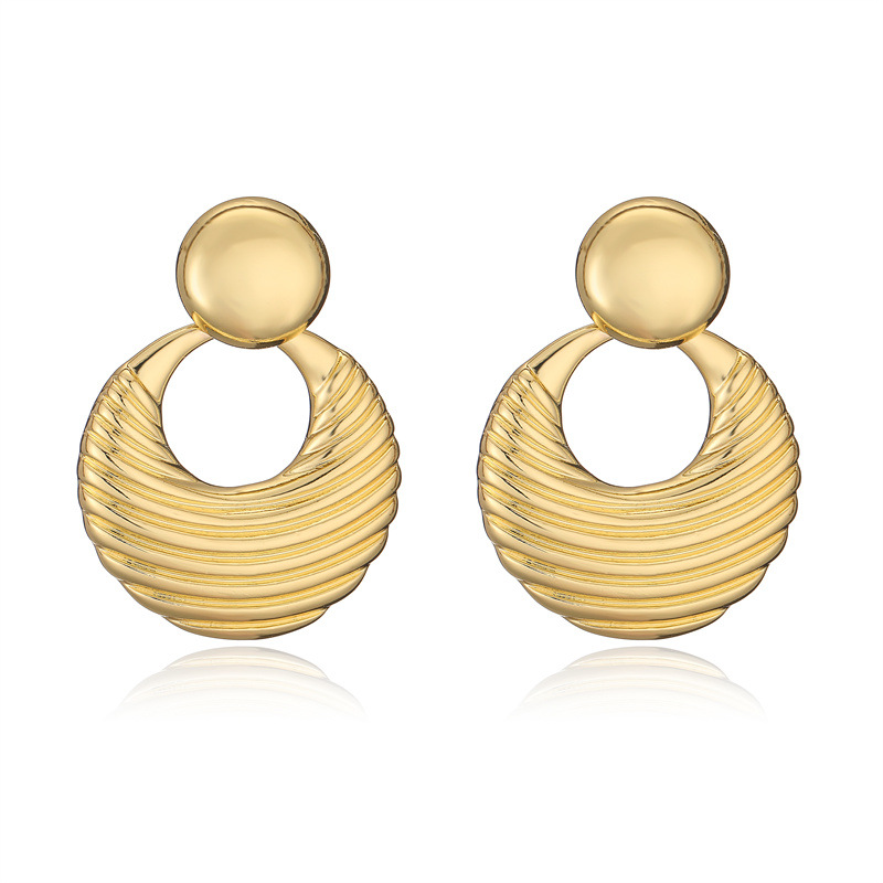 El diseño original retro arco perno de orejas sensación metálica europea y americana personalidad fría bronce chapado orejas de oro 18K