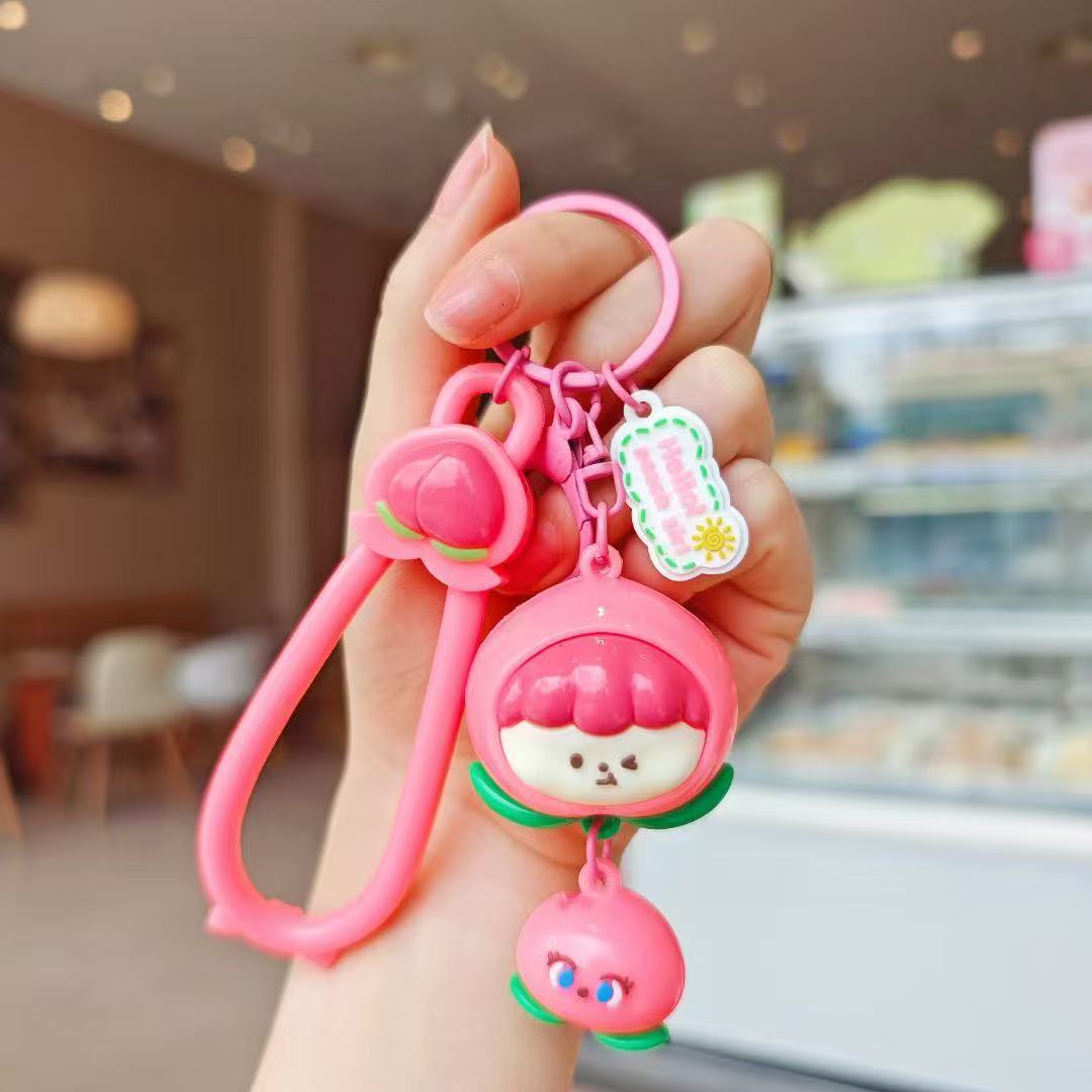 Llavero de melocotón lindo original Peach Yunlian muñeca de dibujos animados colgante pequeño llavero de coche mochila colgante de bolsa