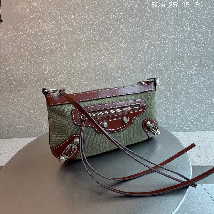 Women's 2026 New Retro Cowhide Motorcycle Bag, Niche Fashion Canvas Luxury Versatile Casual Crossbody Bag