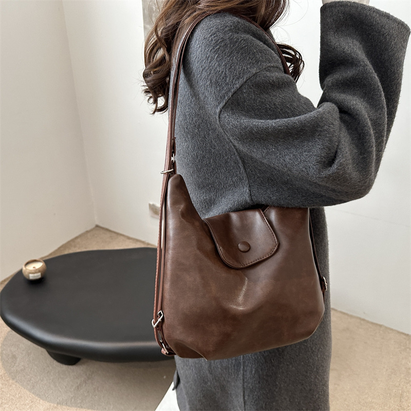 Bolsa de hombro retro debajo de las axilas, bolso de hombro para estudiantes universitarios de clase, bolso de ocio de nicho de invierno 2024